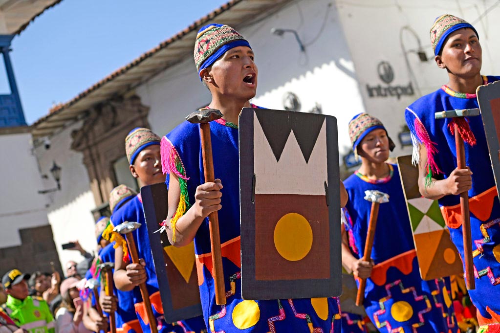 Inti Raymi 2026 marcha hacia la plaza de armas del Csuco